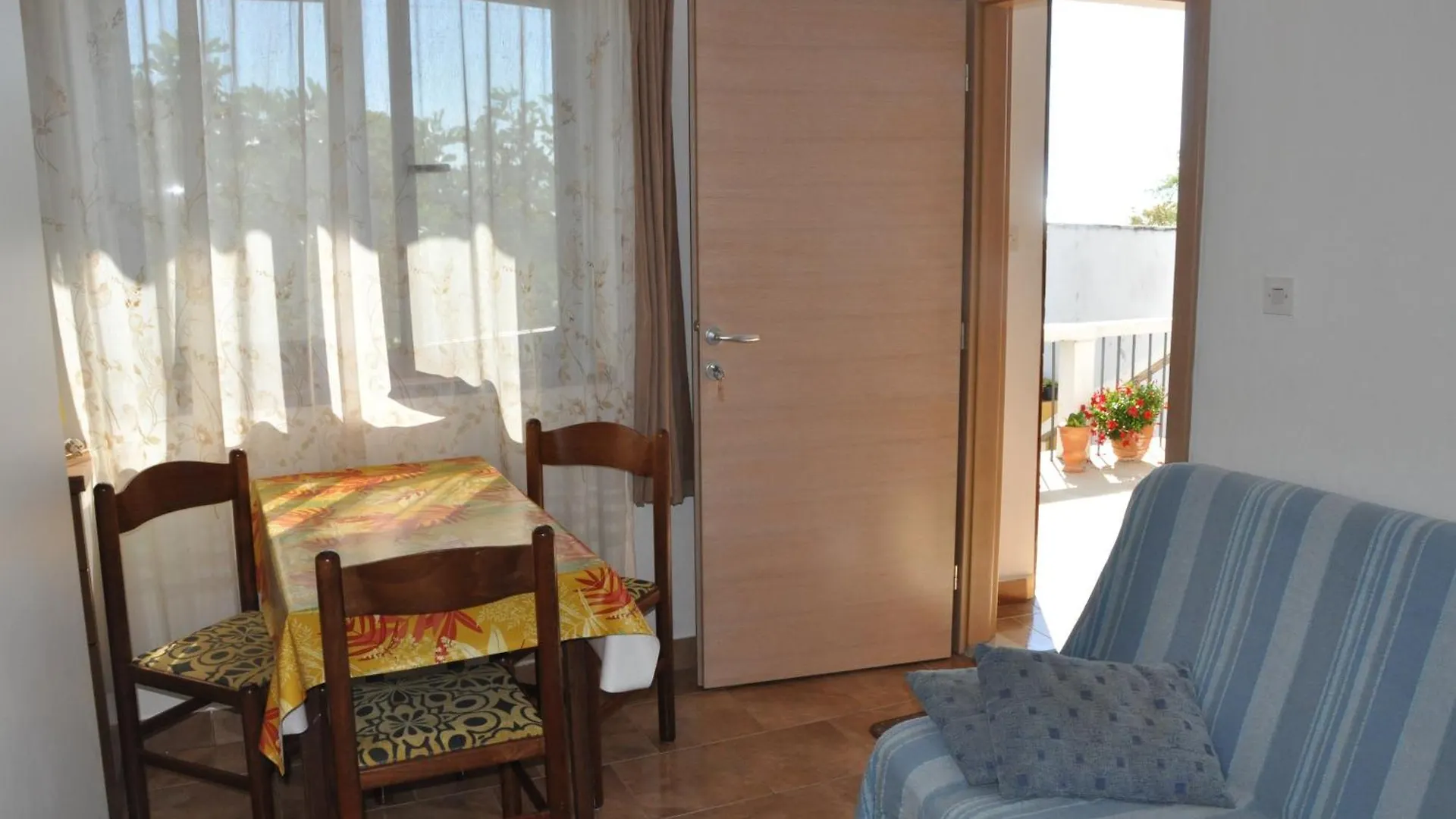 Apartments Matesic Zara 0*,
